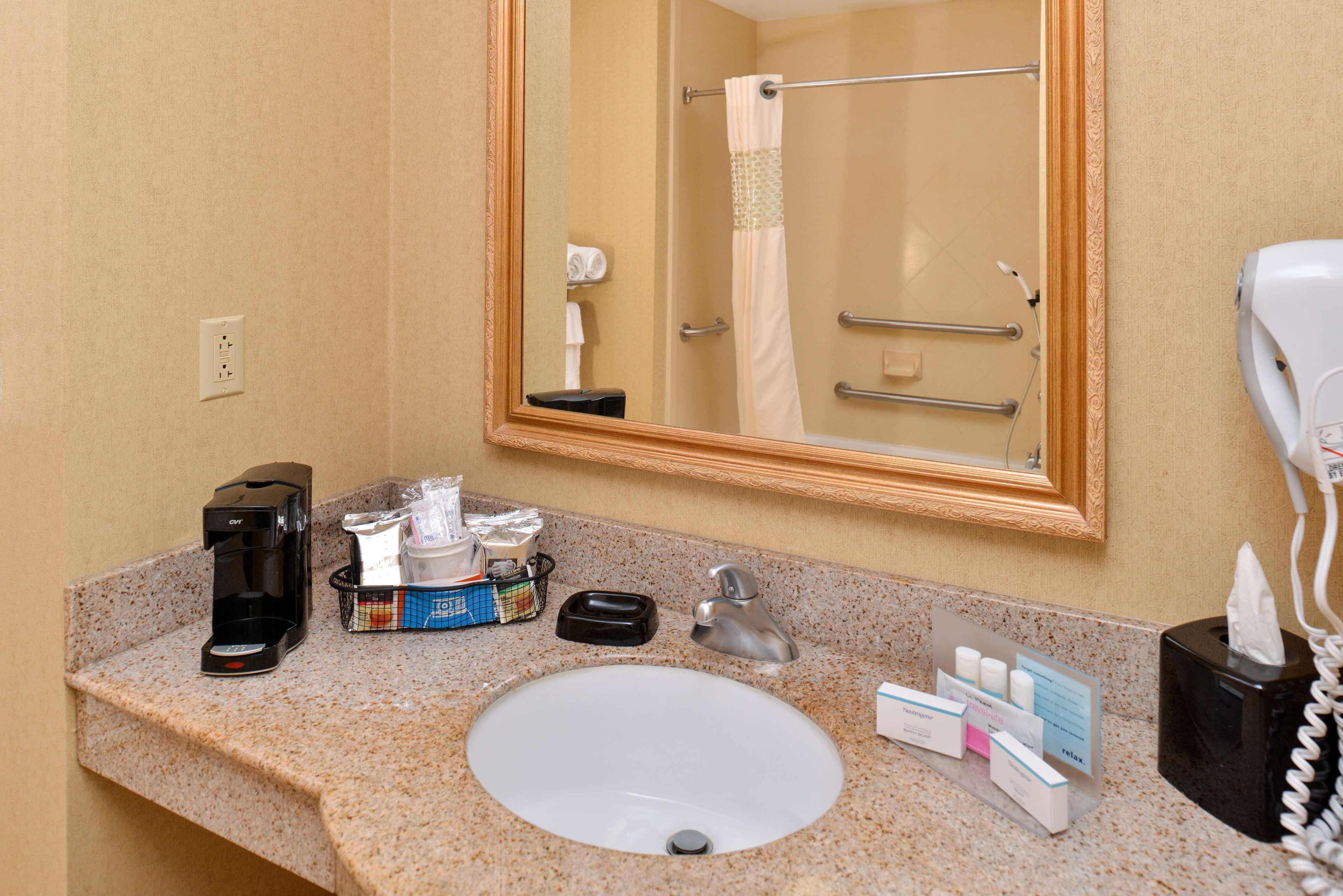 Hampton Inn & Suites Richmond Buitenkant foto