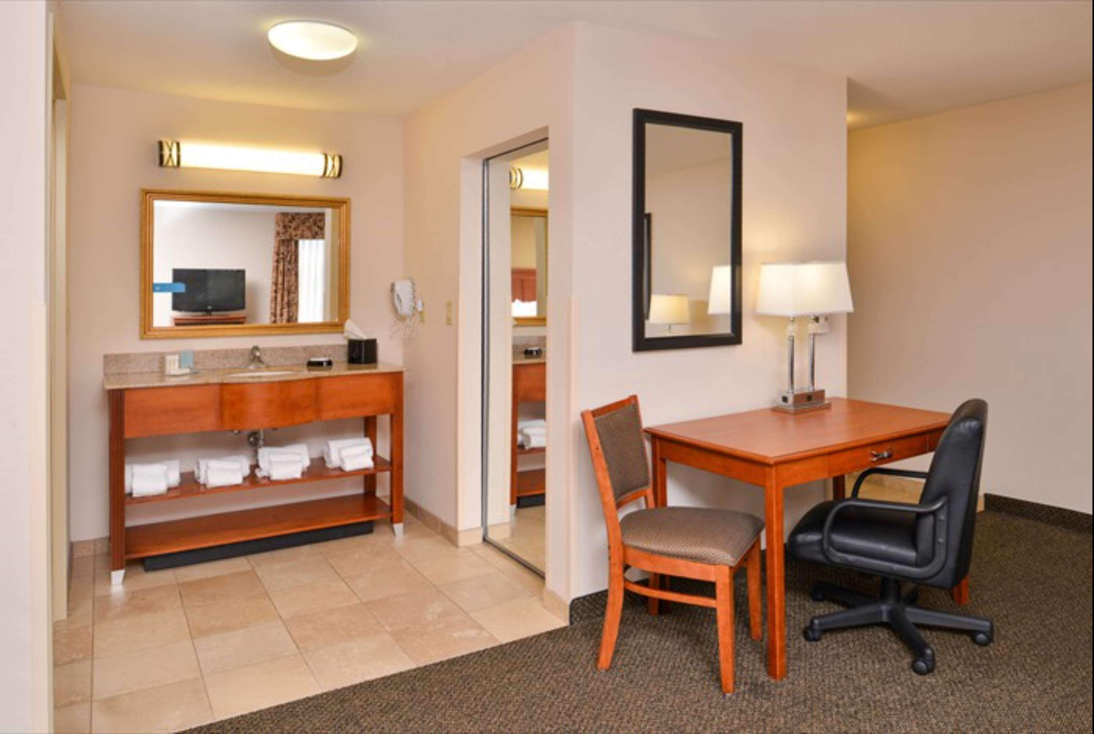 Hampton Inn & Suites Richmond Buitenkant foto