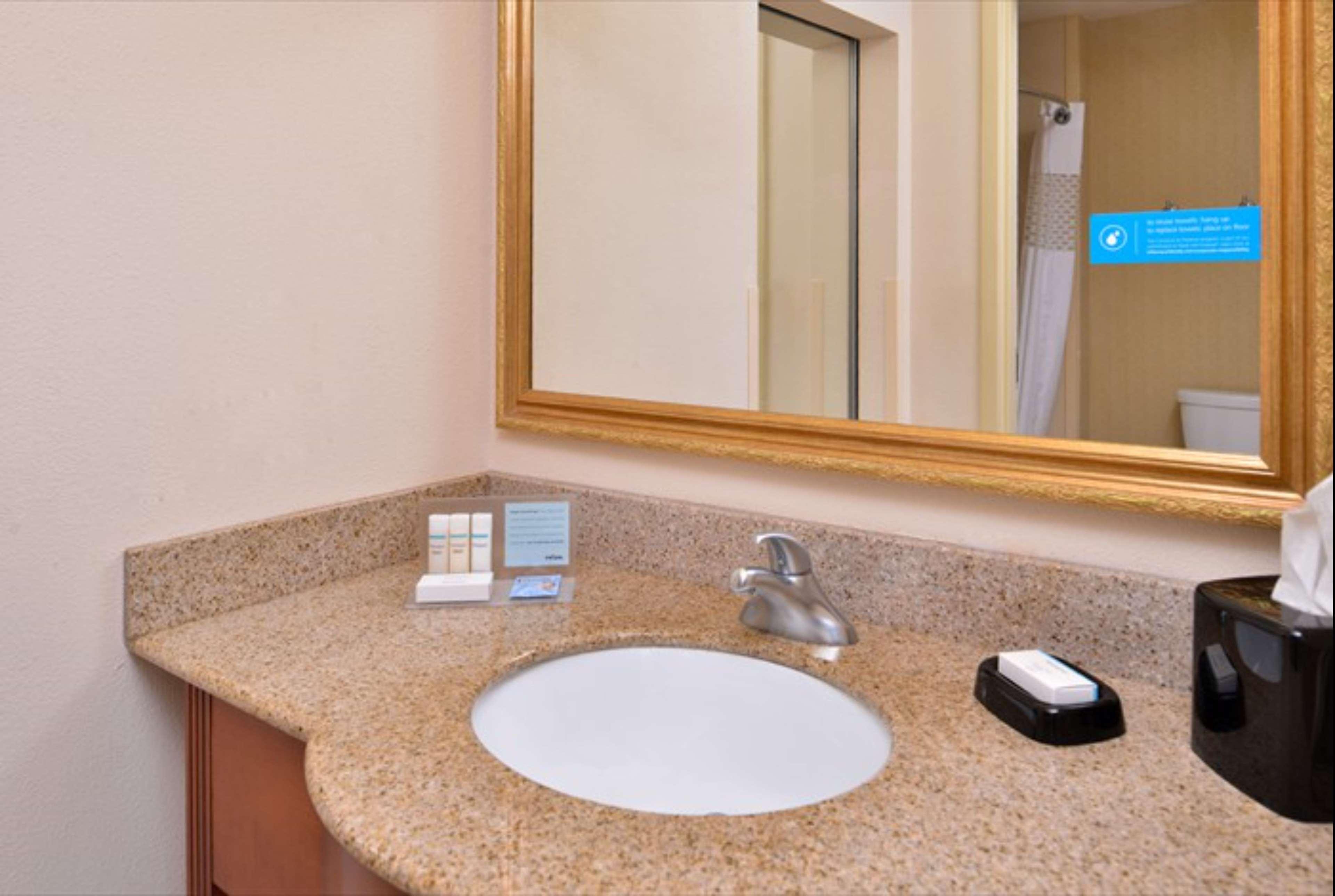 Hampton Inn & Suites Richmond Buitenkant foto