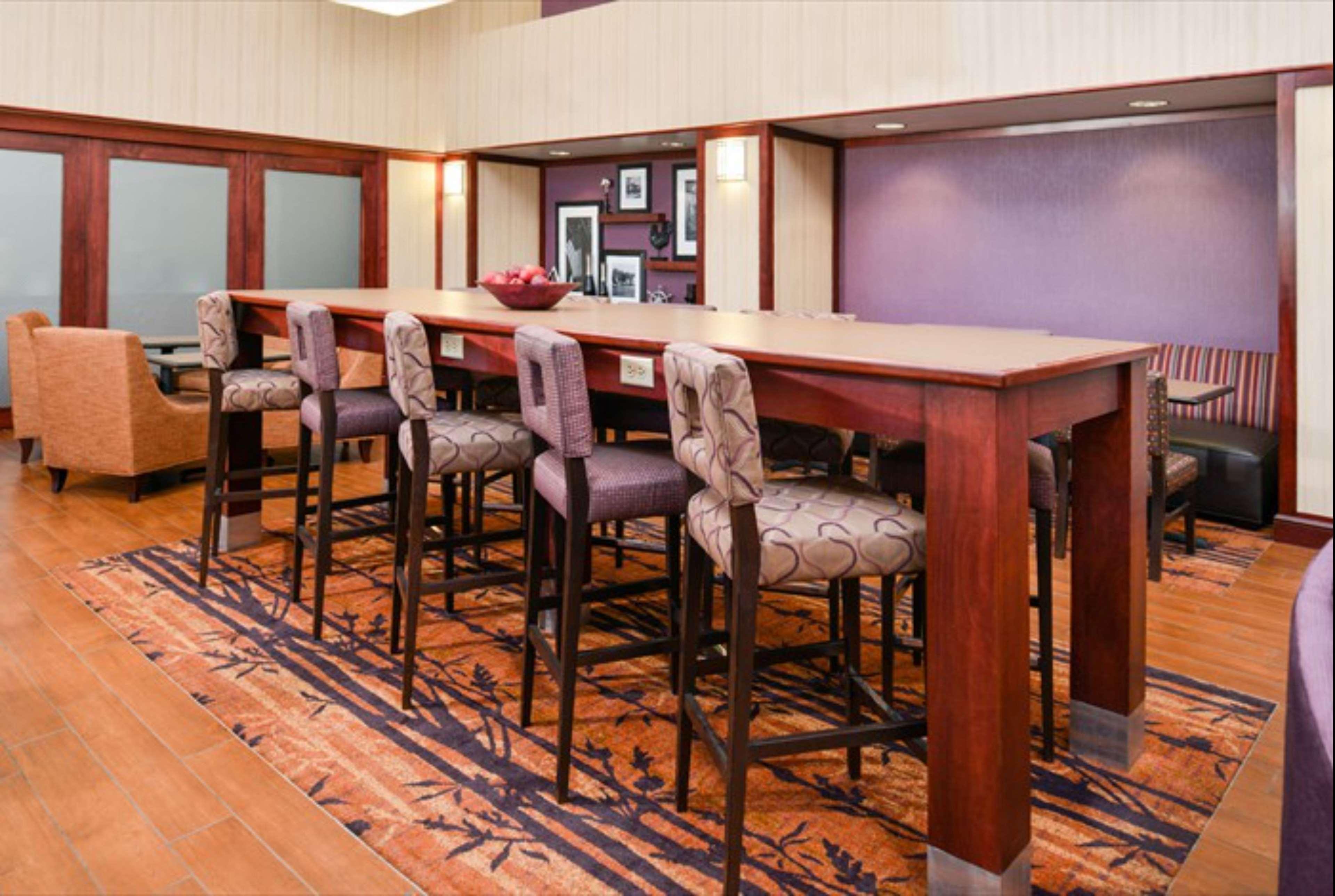 Hampton Inn & Suites Richmond Buitenkant foto